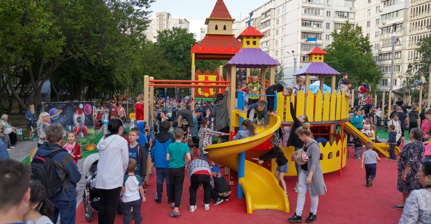 У місті відкрили ще одну зону відпочинку, де зможуть гратися діти з інвалідністю