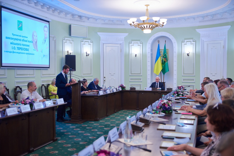 У Харкові нагородили колективи кращих медустанов міста