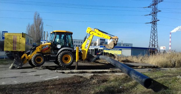 У Новобаварському районі перекладають мережі водопостачання