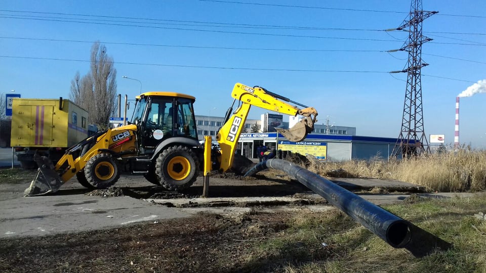 У Новобаварському районі перекладають мережі водопостачання