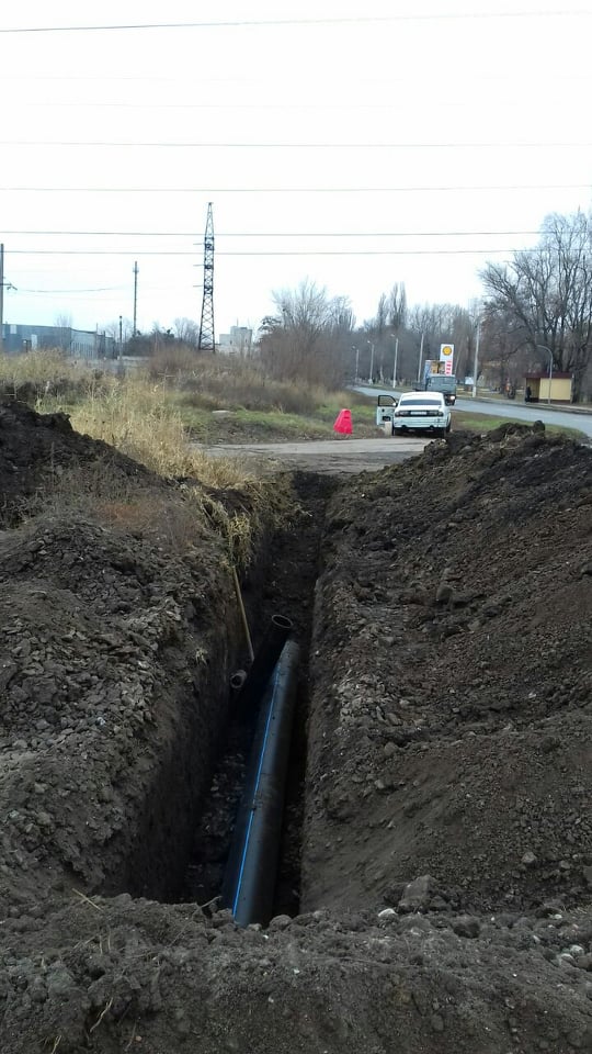У Новобаварському районі перекладають мережі водопостачання