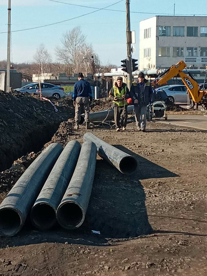 У Новобаварському районі перекладають мережі водопостачання