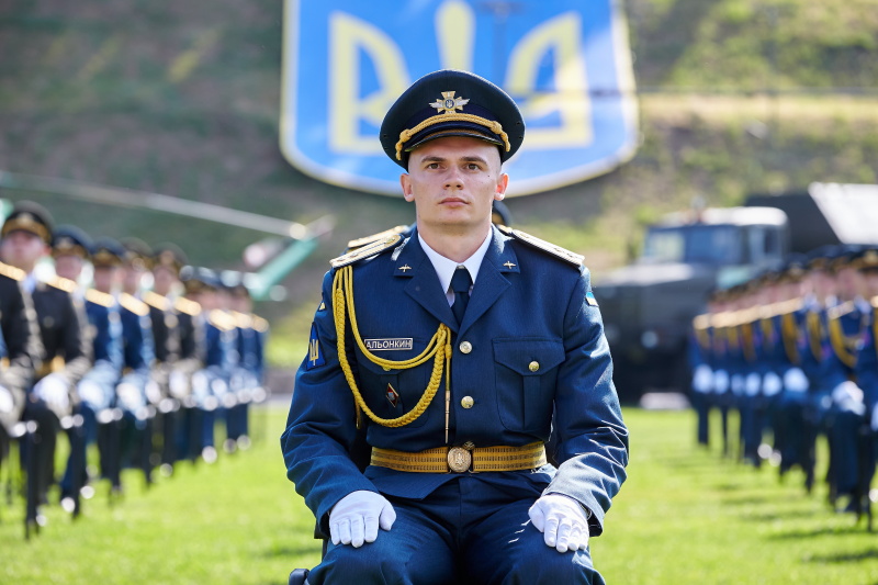 Ігор Терехов привітав молодих офіцерів університету Повітряних Сил