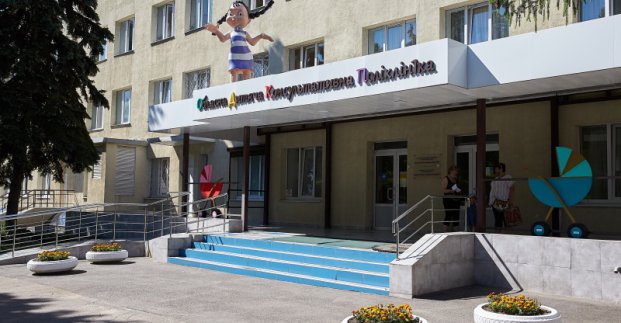 Біля дитячої обласної лікарні відремонтують дорогу
