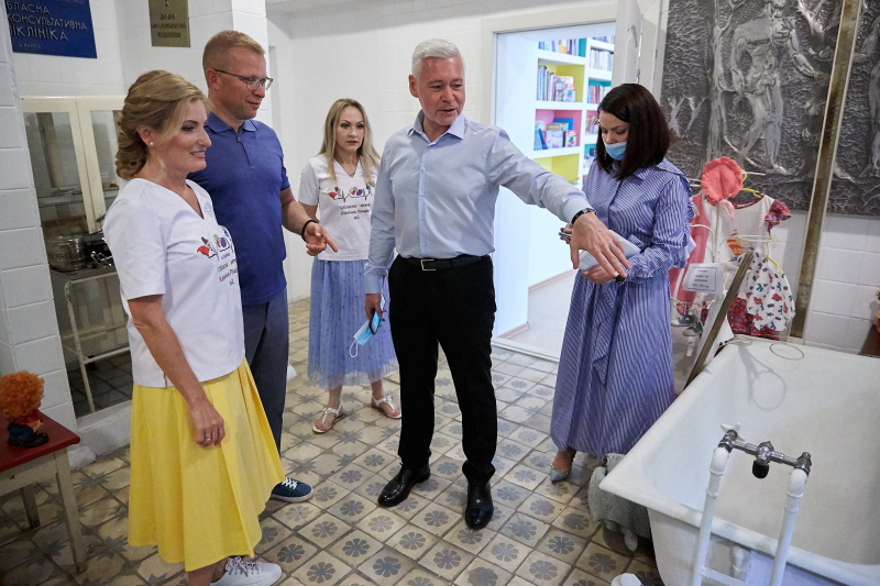 Біля дитячої обласної лікарні відремонтують дорогу