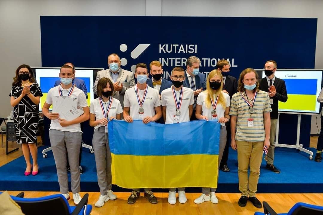 Харківські школярі стали срібними призерами Міжнародного турніру фізиків