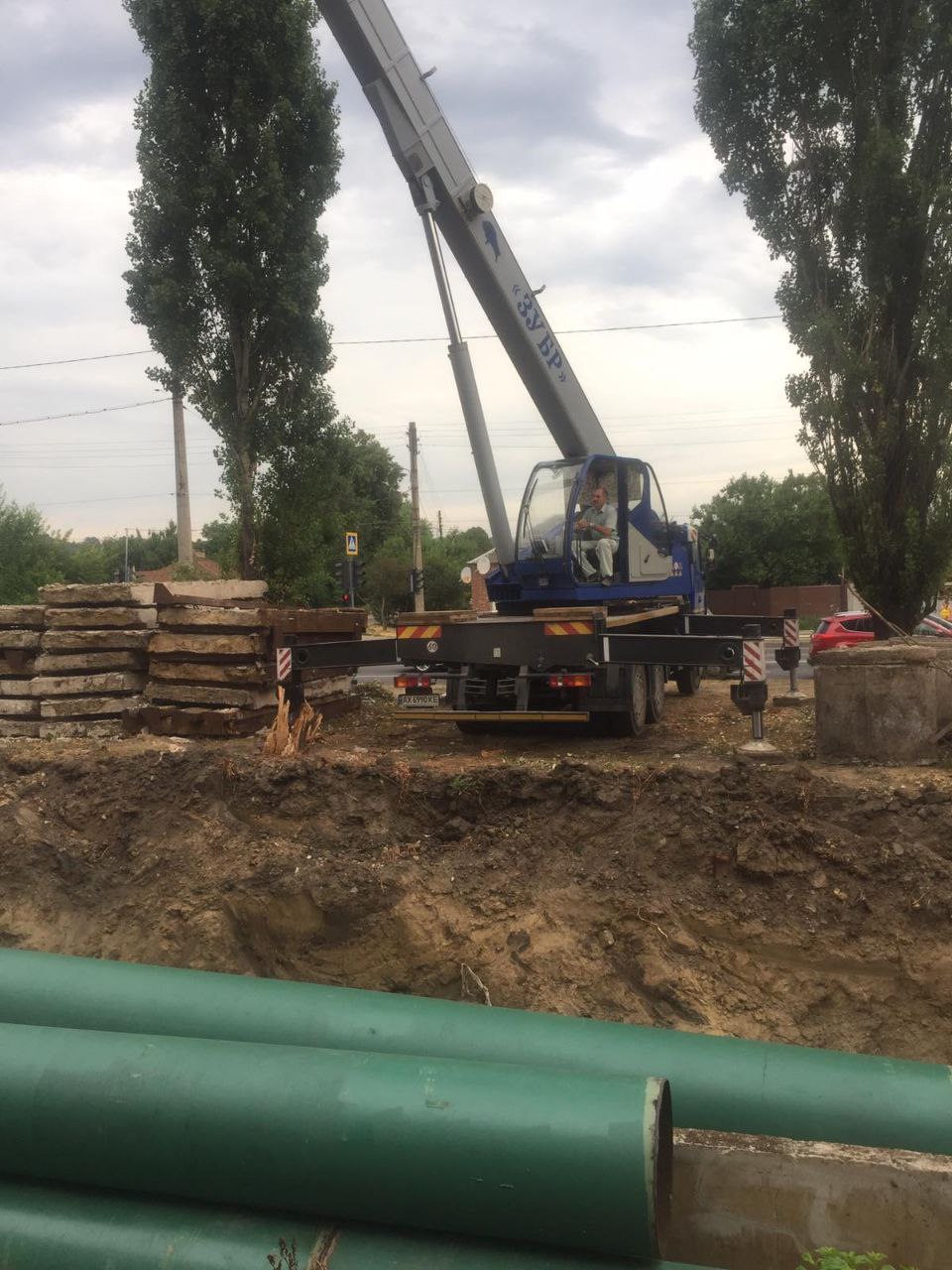 «Харківські теплові мережі» перекладають тепломагістраль у Київському районі