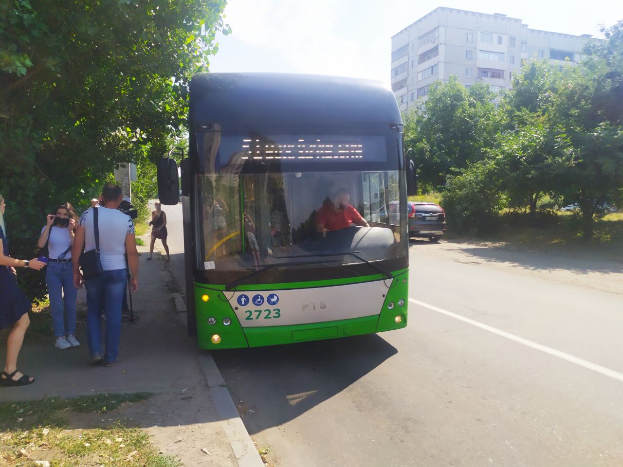 На Роганський житловий масив почали ходити тролейбуси з автономним ходом
