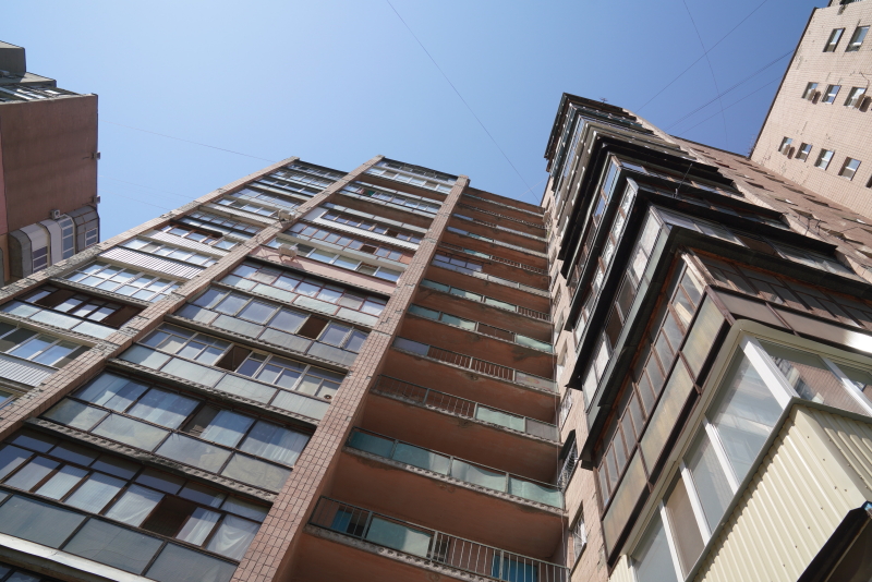У мікрорайоні на вулиці Клочківській проводиться благоустрій