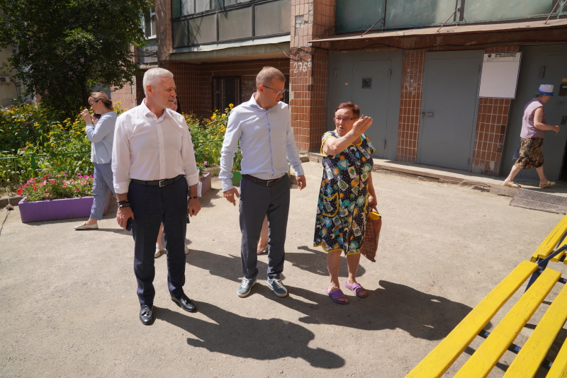 У мікрорайоні на вулиці Клочківській проводиться благоустрій