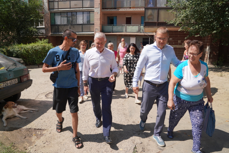 У мікрорайоні на вулиці Клочківській проводиться благоустрій