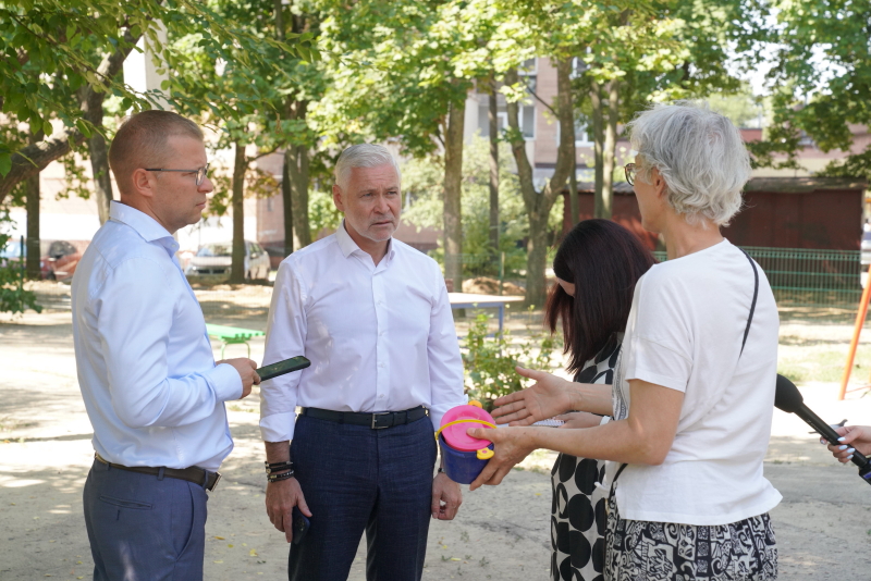 У мікрорайоні на вулиці Клочківській проводиться благоустрій