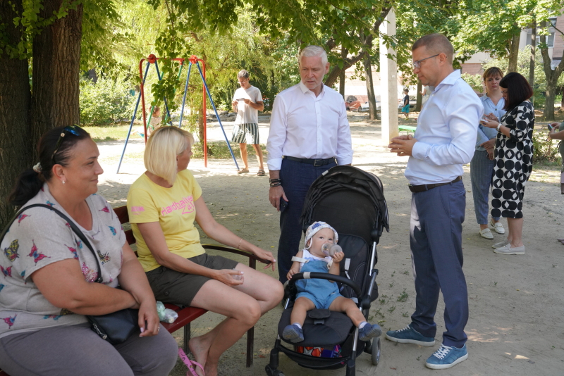 У мікрорайоні на вулиці Клочківській проводиться благоустрій