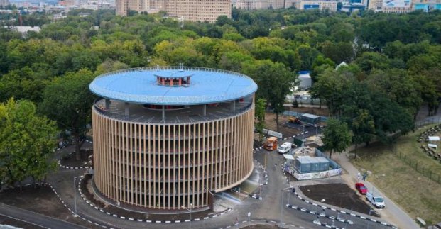 Наступного тижня в саду Шевченка відкриється багаторівневий паркінг