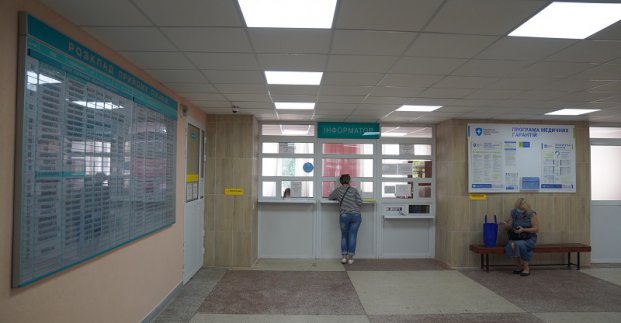 У Харкові продовжують модернізувати холи міських поліклінік