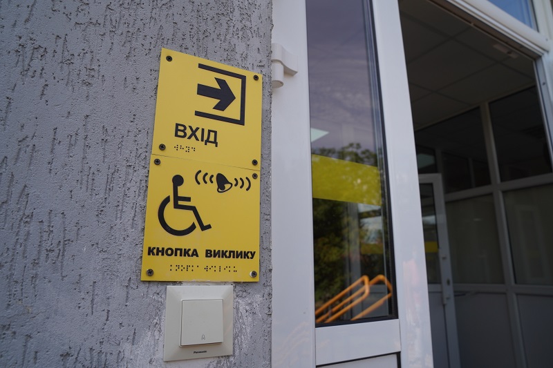 У Харкові продовжують модернізувати холи міських поліклінік