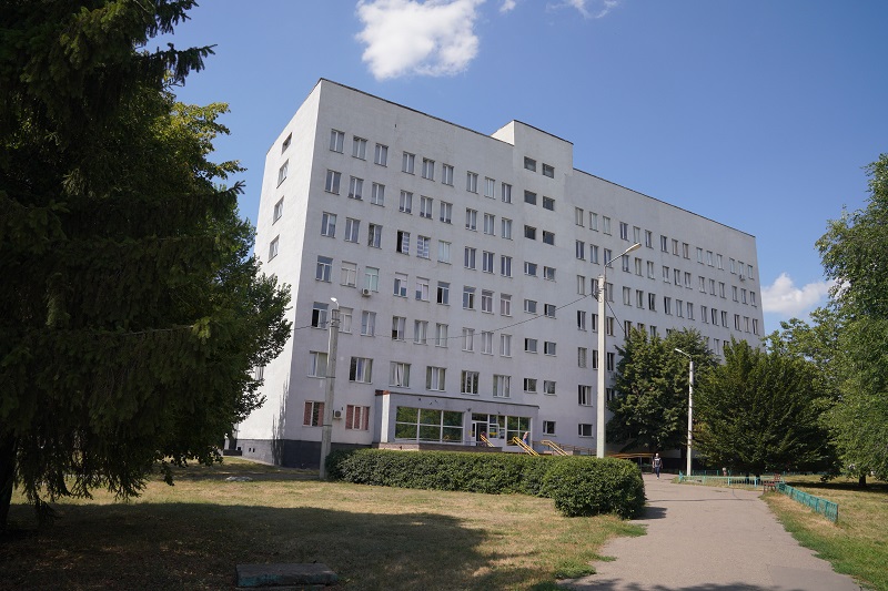 У Харкові продовжують модернізувати холи міських поліклінік