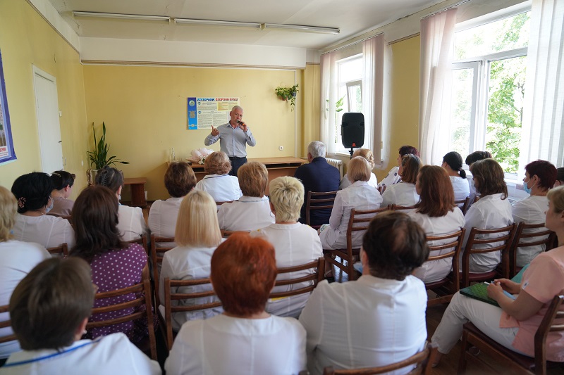 У Харкові продовжують модернізувати холи міських поліклінік