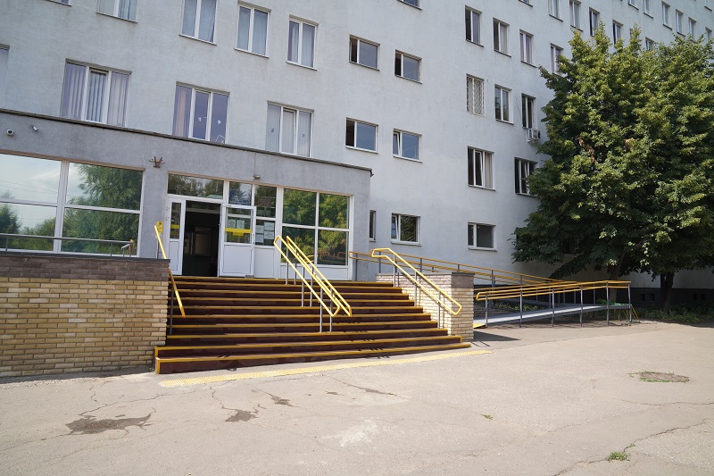 У Харкові продовжують модернізувати холи міських поліклінік