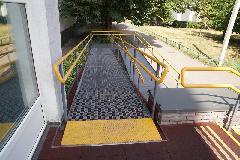 У Харкові продовжують модернізувати холи міських поліклінік