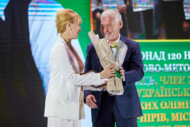 Харківським вчителям підвищать надбавки за престижність праці
