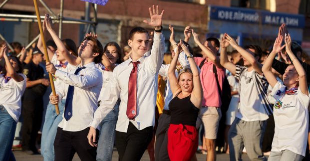 На площі Свободи пройшов парад-карнавал, присвячений Дню знань