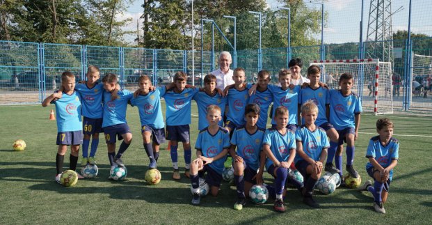 У школі № 94 відкрили реконструйований стадіон
