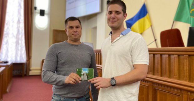 Співробітники Харківської міськради почали отримувати «Картку харків'янина»