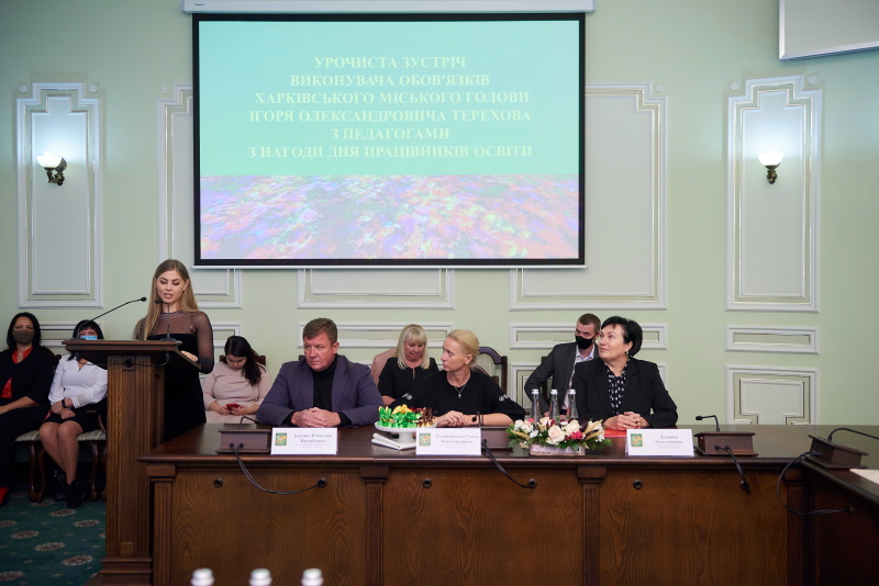 Ігор Терехов вручив педагогам нагороди міськради