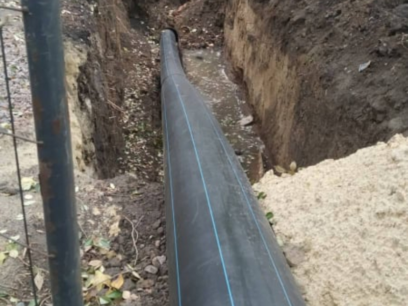 На вулиці Гвардійців Широнінців перекладають водопровідні мережі