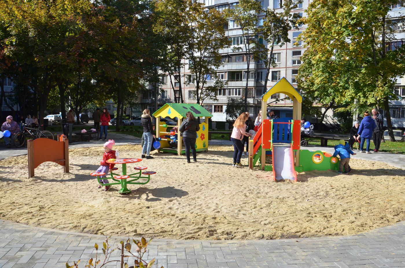 У Слобідському районі відкрили сучасну локацію для відпочинку