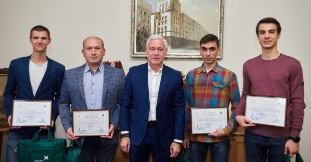 Ігор Терехов нагородив призерів чемпіонату світу з програмування