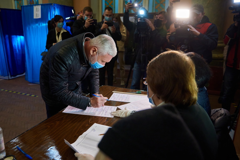 Ігор Терехов проголосував на виборах міського голови