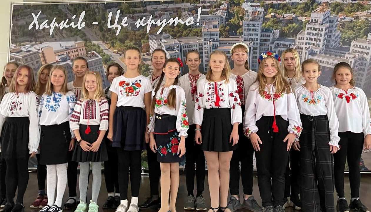 Лінгвістичні задачі та радіодиктант: школярі відзначили День української писемності та мови