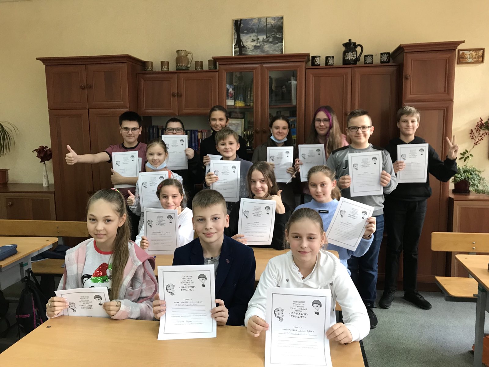 Лінгвістичні задачі та радіодиктант: школярі відзначили День української писемності та мови