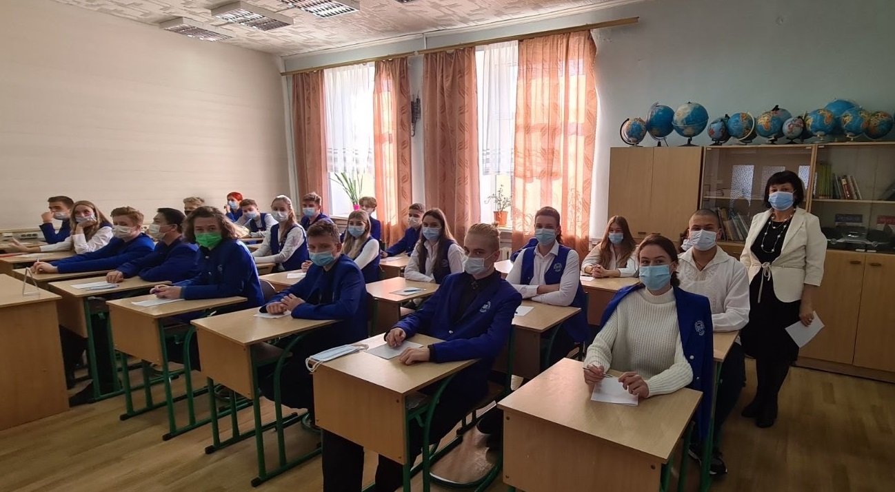 Лінгвістичні задачі та радіодиктант: школярі відзначили День української писемності та мови