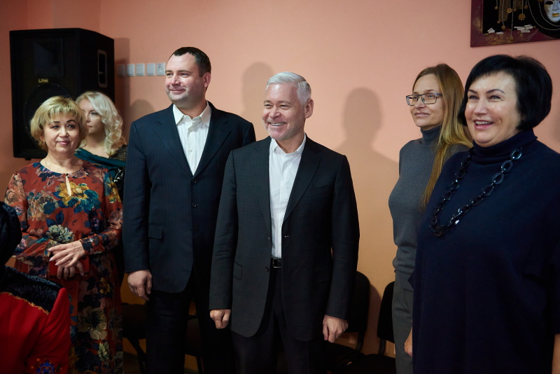 Міський голова вітає дітей із прийдешніми святами