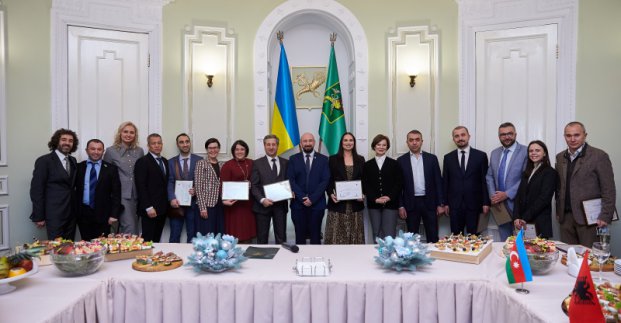 У міській раді нагородили працівників дипломатичної служби