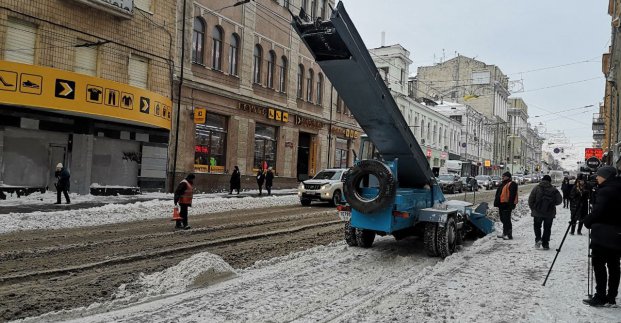 У Харкові очищають вулиці від снігу