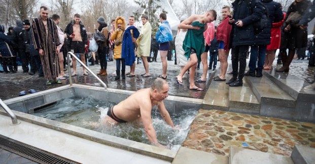 Харків’ян закликають дотримуватись протиепідемічних правил під час хрещенського купання