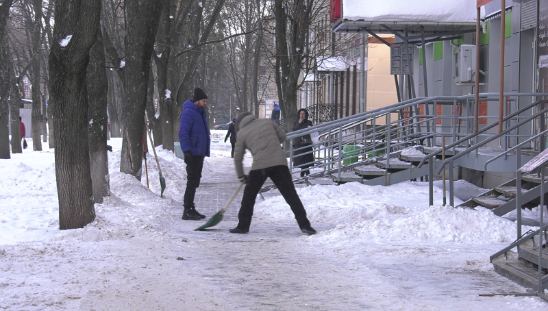 У Харкові перевіряють, як підприємці прибирають територію біля своїх магазинів