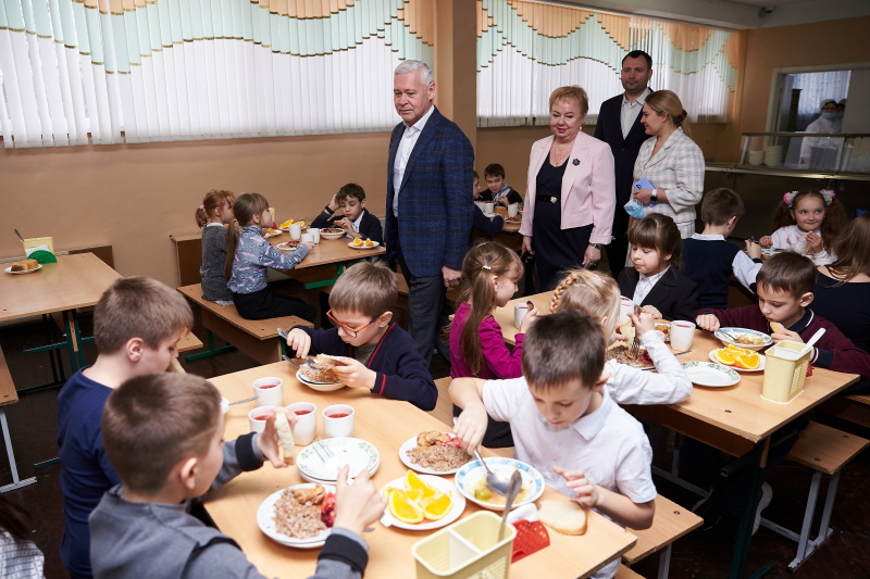 Нове обладнання та ремонт – у школах Харкова модернізують харчоблоки