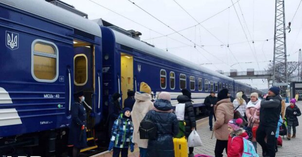«Укрзалізниця» продовжує евакуювати харків’ян (розклад руху)