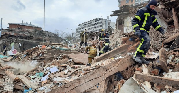 Рятувальники продовжують розбирати завали та шукати тіла загиблих 