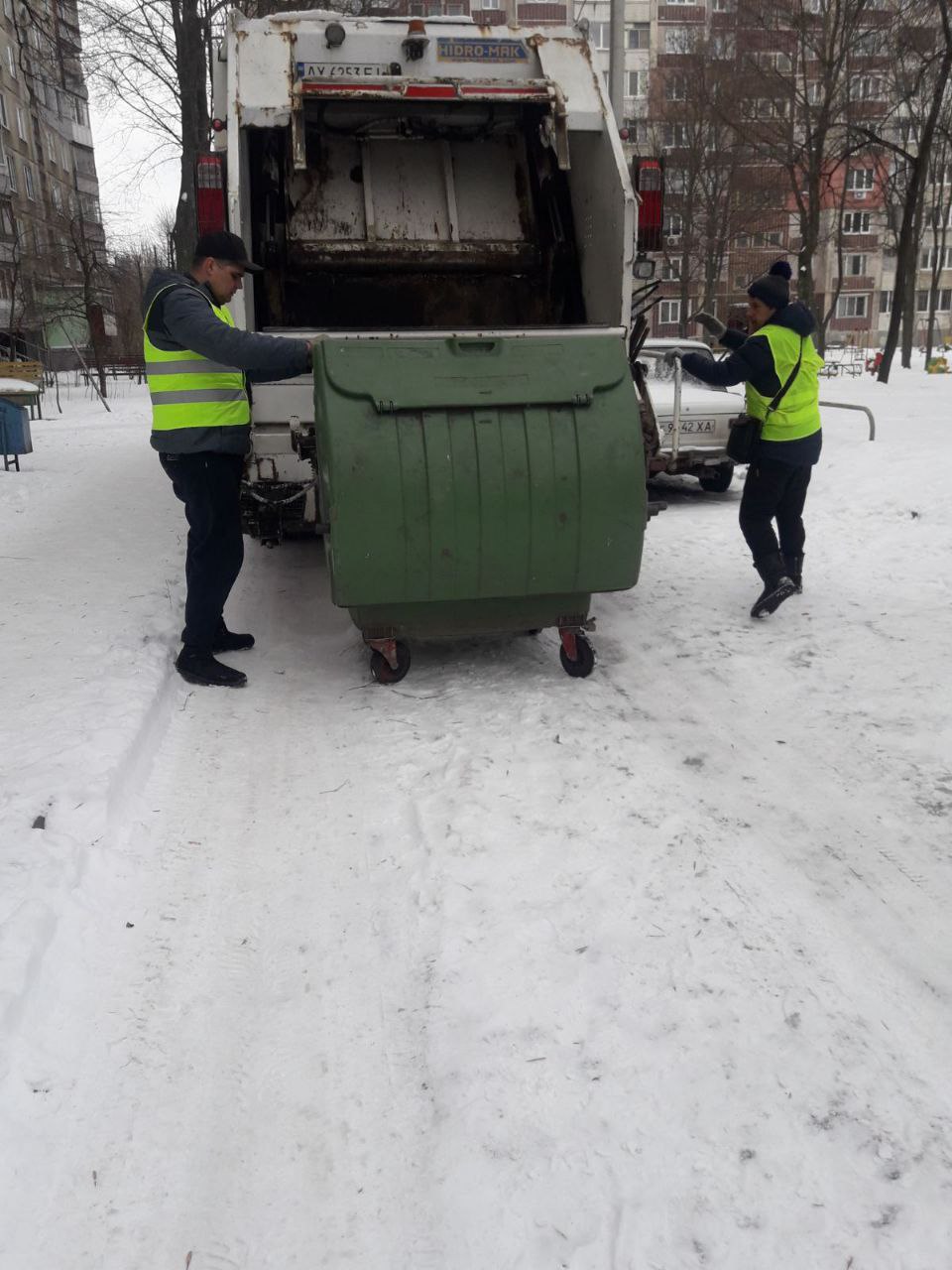 У Харкові, незважаючи на війну, працюють двірники