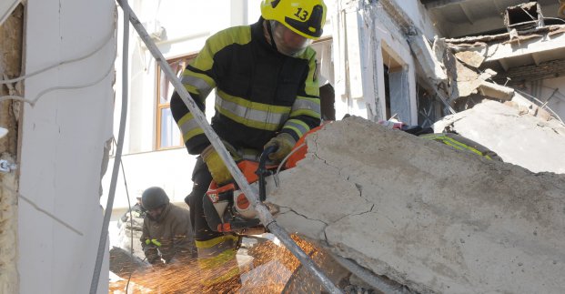 Підрозділи ДСНС продовжують гасити пожежі та знешкоджувати боєприпаси