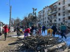 Понад тисячу волонтерів допомагають прибирати Харків після бомбардувань  
