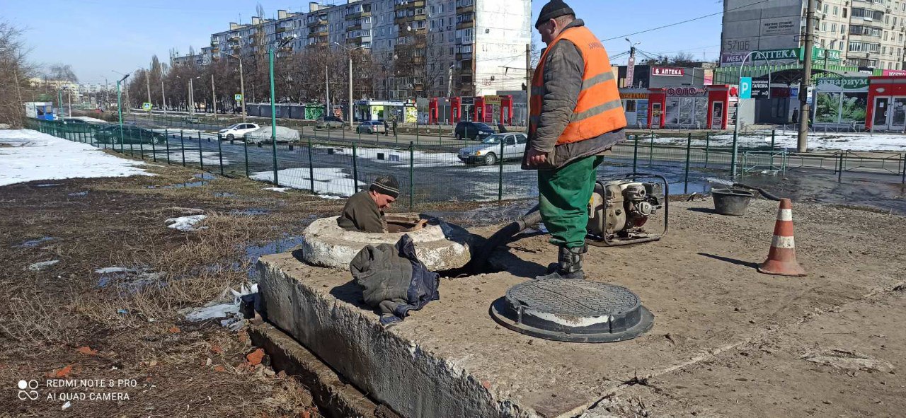 У Новобаварському районі відновлюють подачу води
