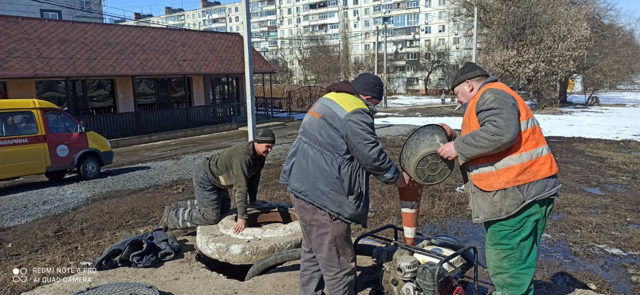 У Новобаварському районі відновлюють подачу води