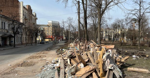 Понад 1800 волонтерів прибирають Харків після обстрілів